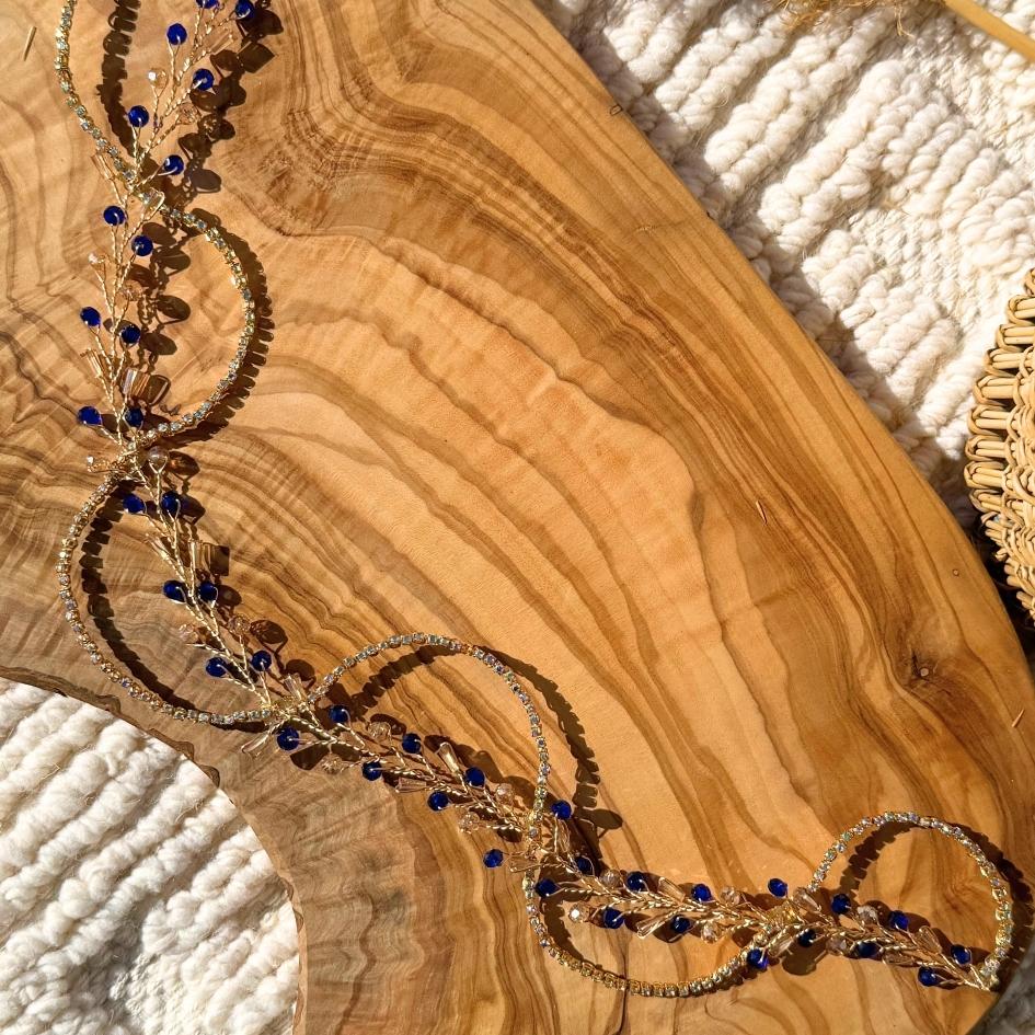 Broche de Mariage Bleu et Doré Ondulée en Cristaux Artisanale