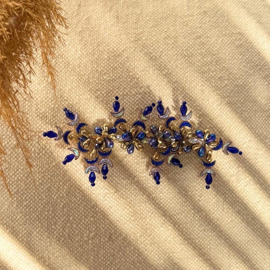 Broche florale bleu et doré