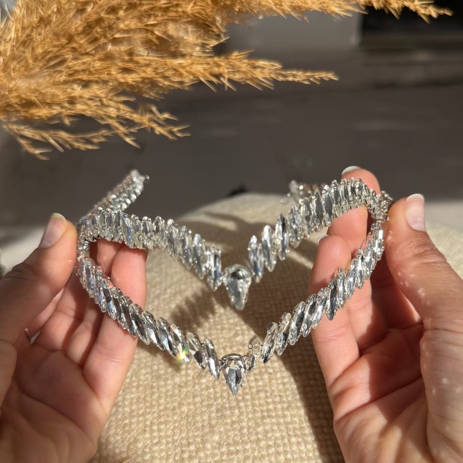 Broche de Mariage Blanche pour Cheveux Style V en Cristaux