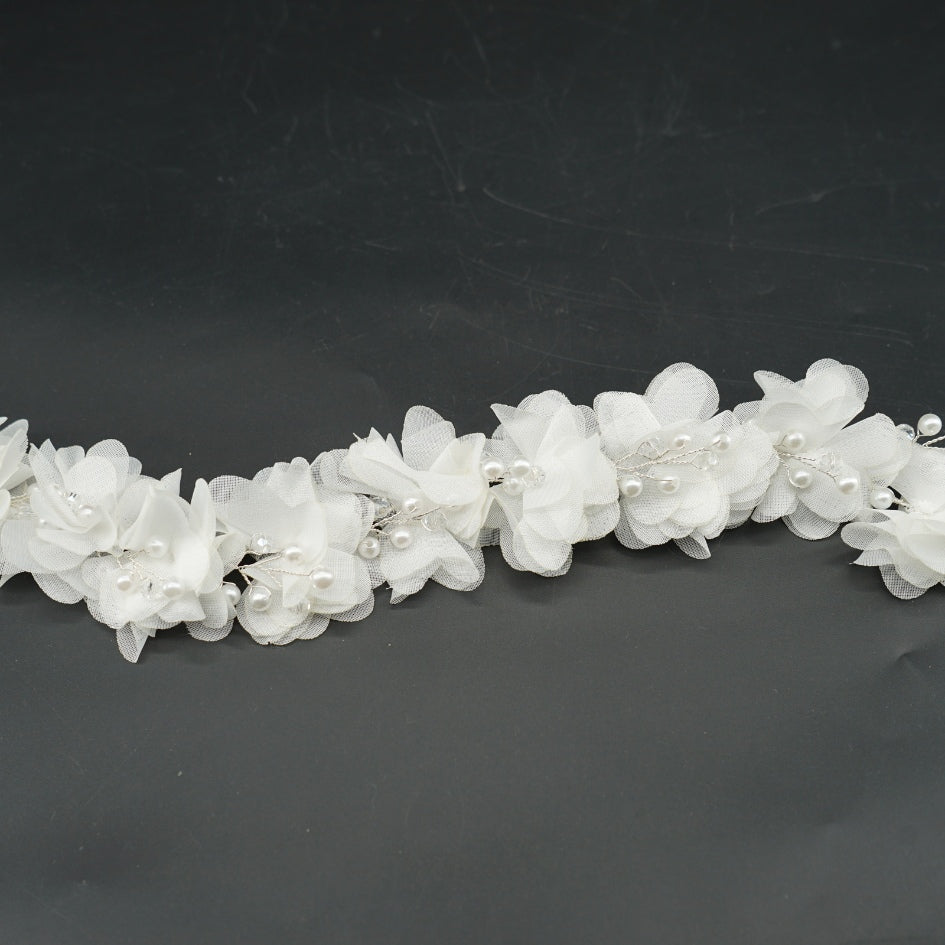 Broche de Mariage Blanche Florale en Tissu Artisanale