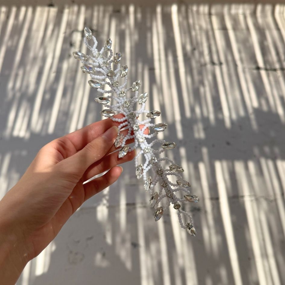 Bijou de cheveux argenté avec cristaux et perles
