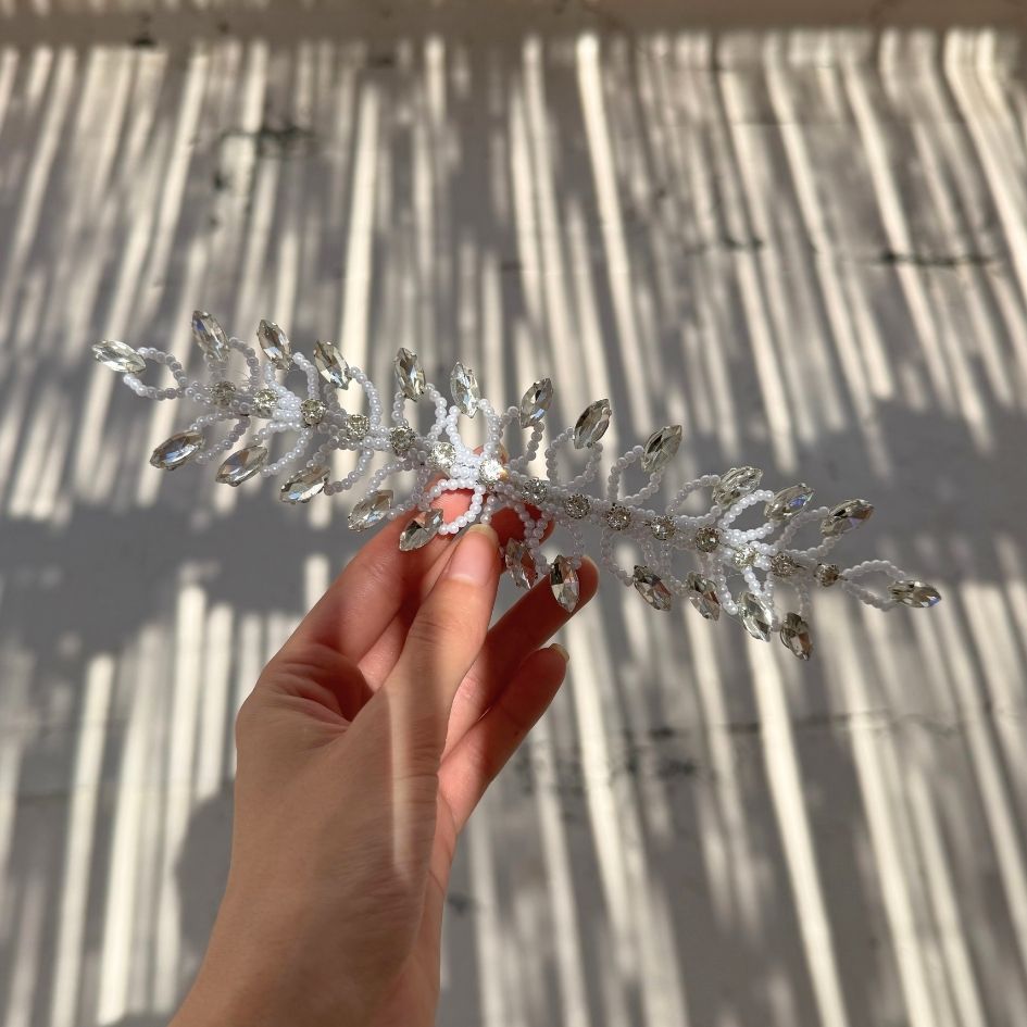 Bijou de cheveux argenté avec cristaux et perles