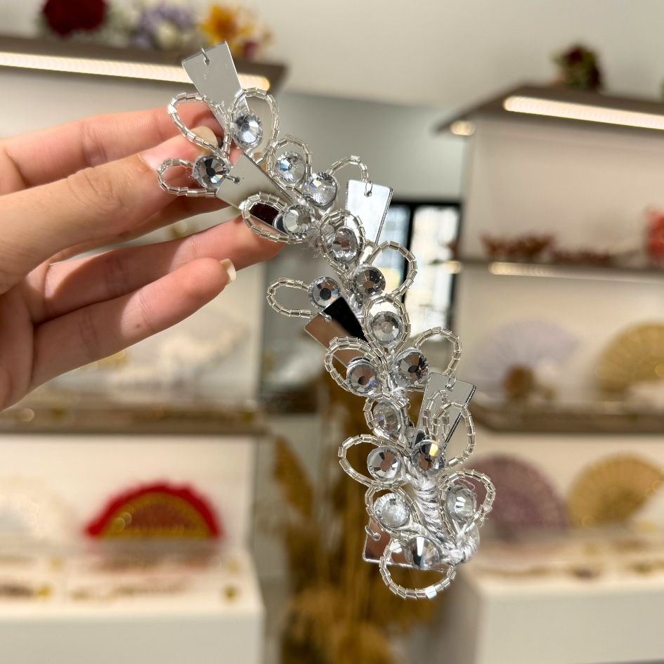 Barrette à Cheveux Argentée Cristaux Élégance Femme