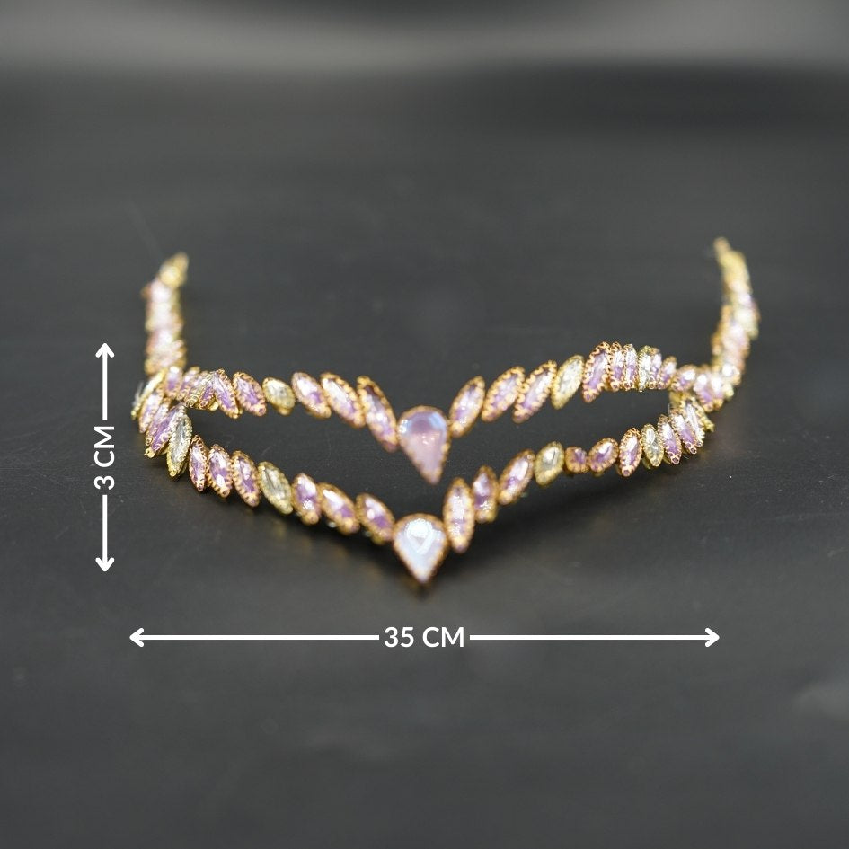 Broche de Mariage Mauve et Dorée Style V en Cristaux Artisanale