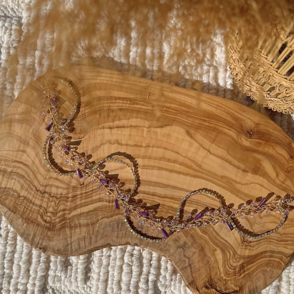 Broche de Mariage Mauve et Dorée Ondulée en Cristaux Artisanale