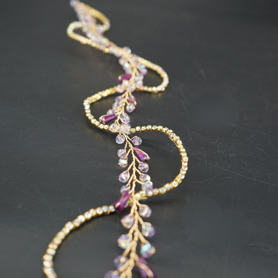 Broche de Mariage Mauve et Dorée Ondulée en Cristaux Artisanale