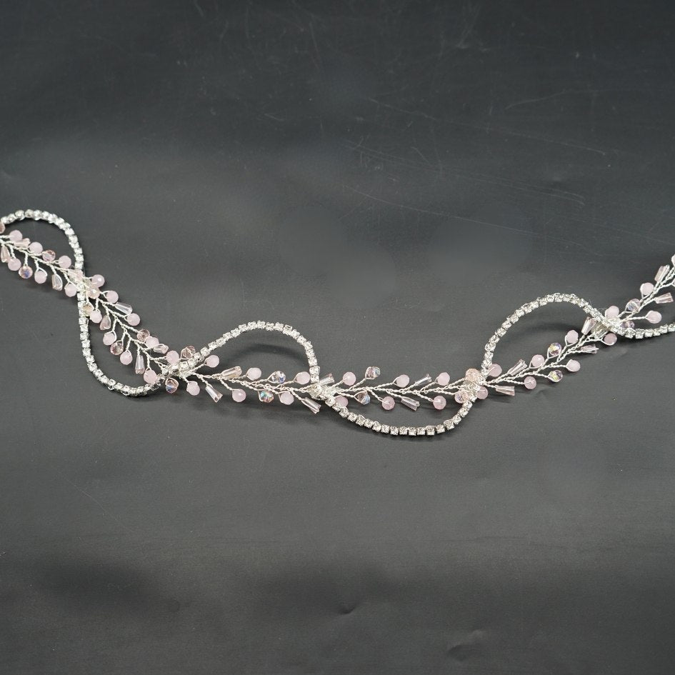 Broche de Mariage Mauve Clair et Argentée Ondulée en Cristaux Artisanale