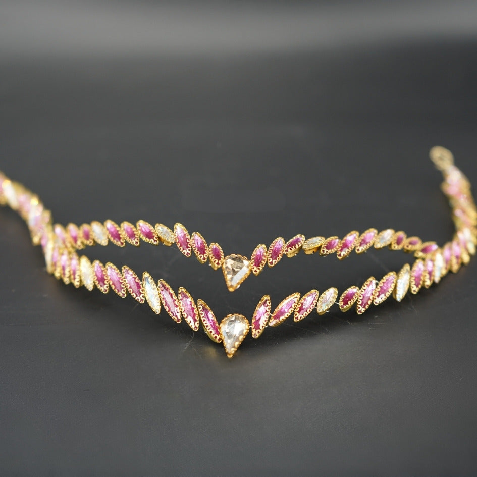 Broche de Mariage Rose et Dorée Style V en Cristaux Artisanale