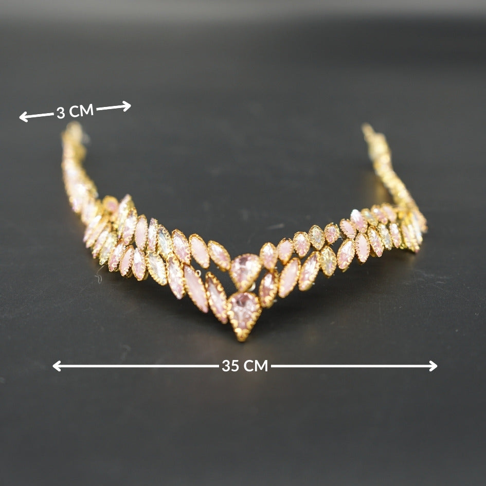 Broche de Mariage Rose Clair et Dorée Style V en Cristaux Artisanale