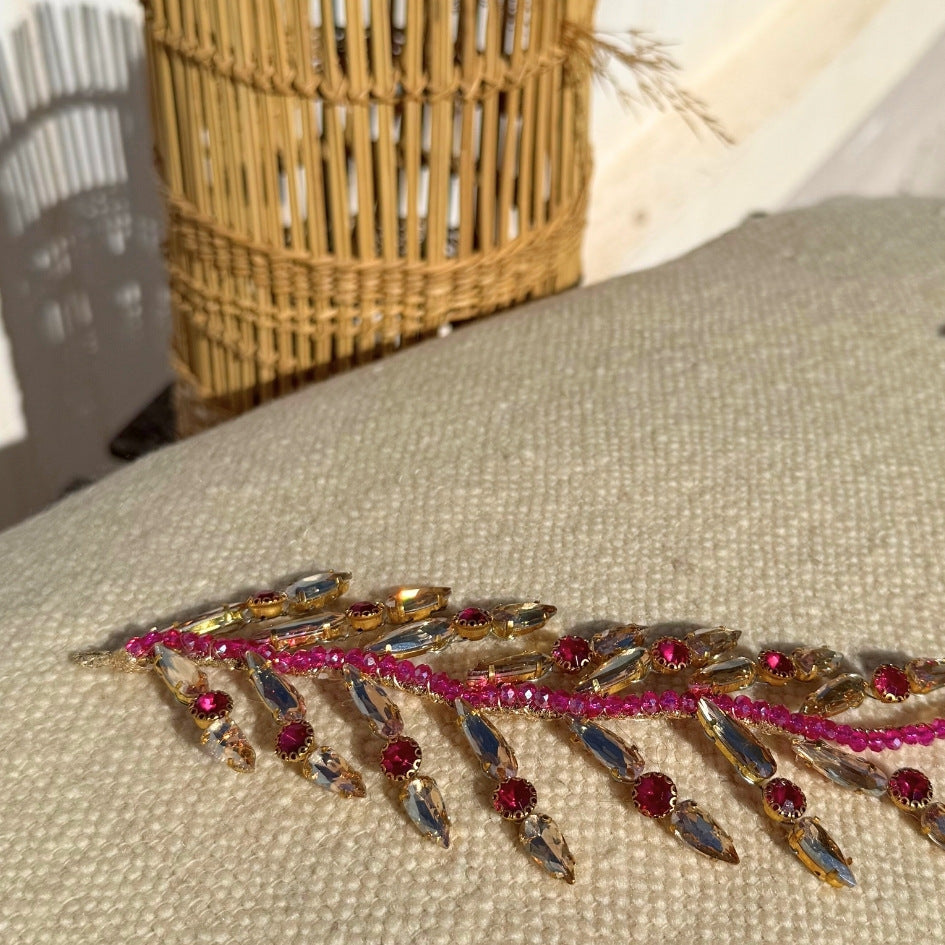 Broche de Mariage Rose Fuchsia et Dorée Feuillage en Cristaux Artisanale