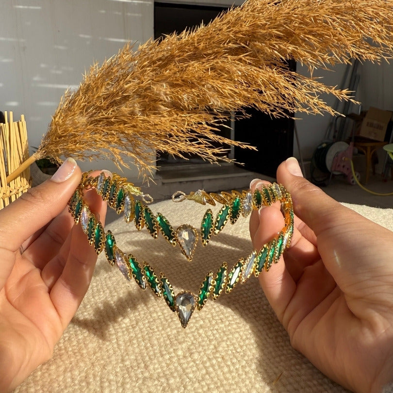 Broche de Mariage Vert et Dorée Style V en Cristaux Artisanale