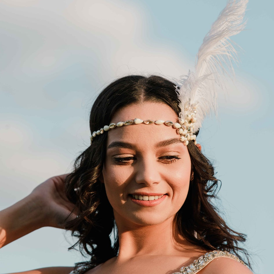 Bandeau Charleston Années 20 avec Plume Blanche et Perles
