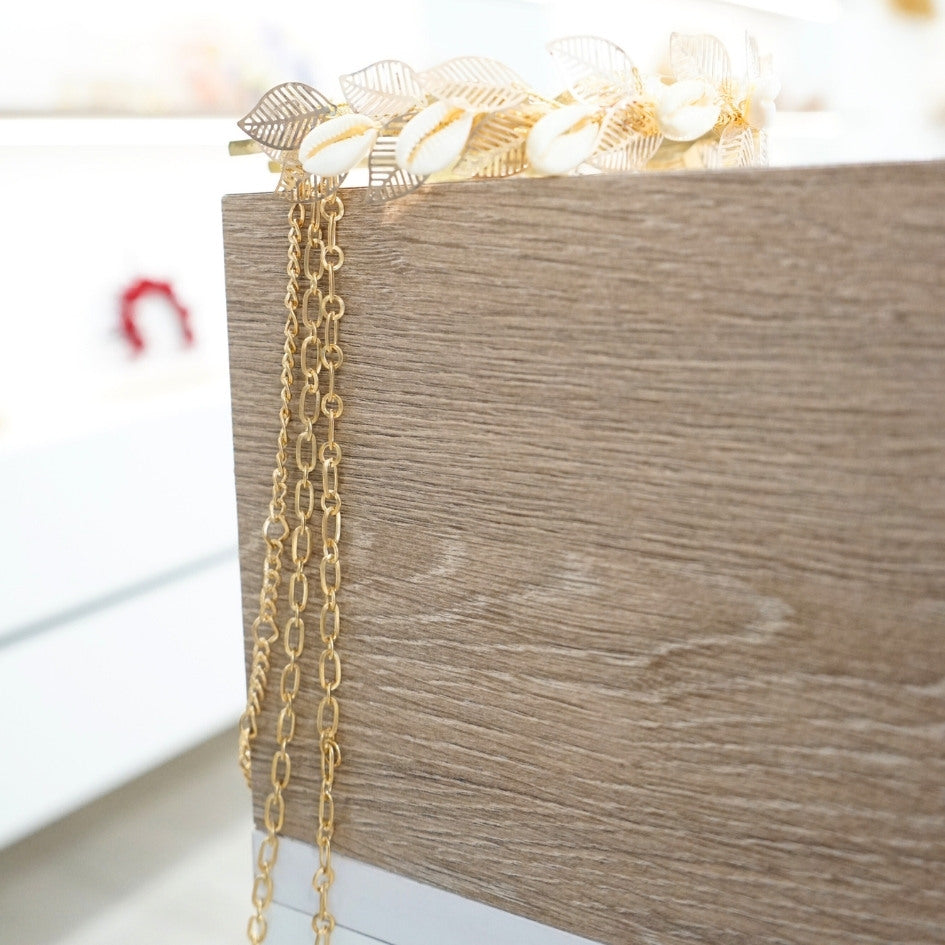 Bandeau de cérémonie à coquillages et chaînes dorées, artisanale