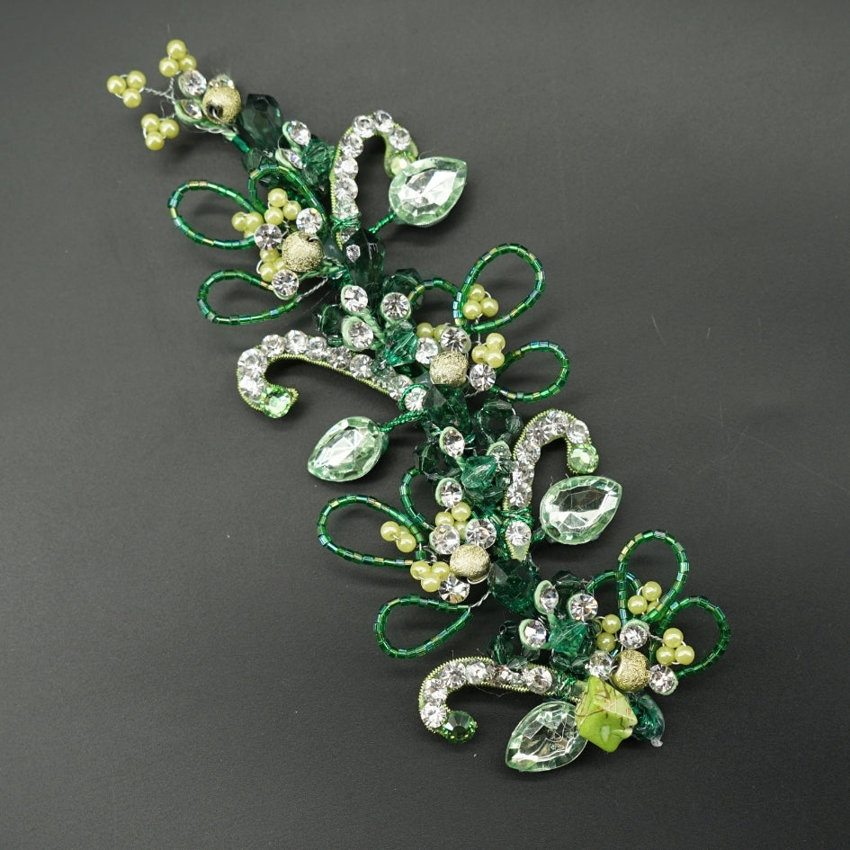 Barrette de cheveux ornée de cristaux verts et perles dorées