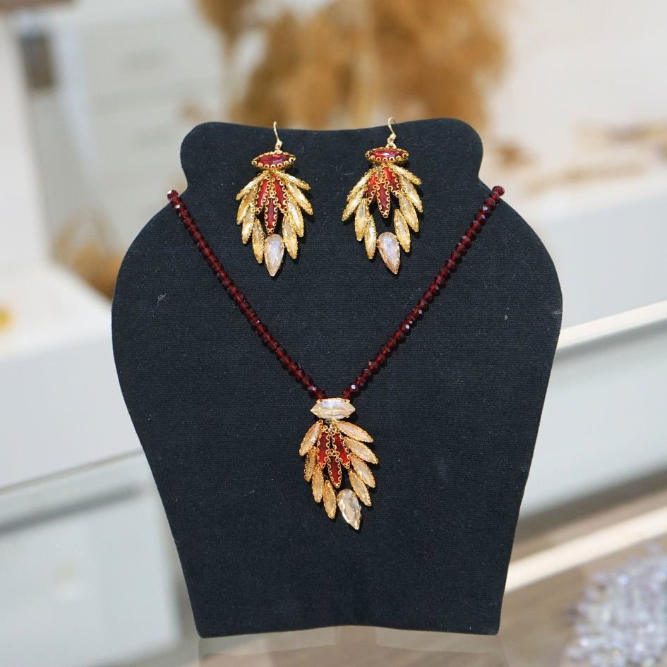 Bijou de cérémonie fait main collier et boucles rouges et dorées