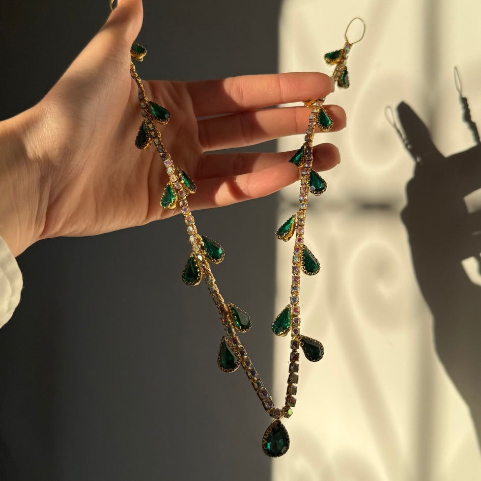 Bijou de tête vert pour mariée élégante  style royal