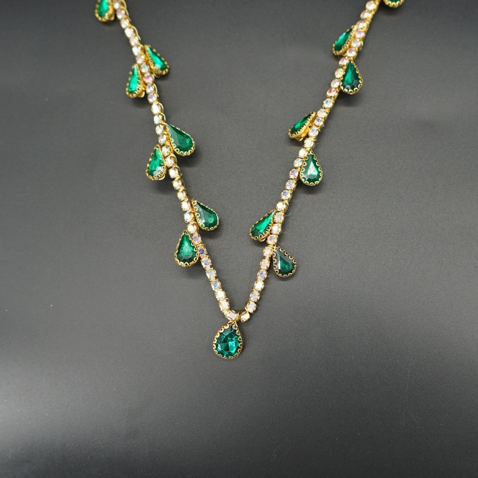 Bijou de tête vert pour mariée élégante  style royal