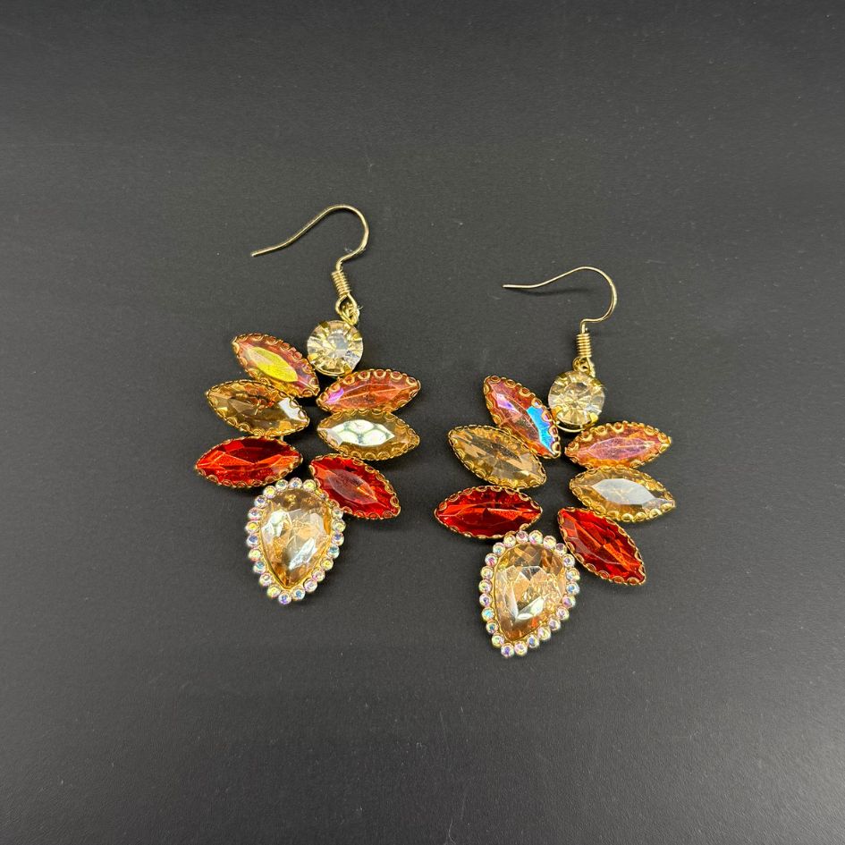 Boucles d’oreilles dorées et orange en strass scintillants