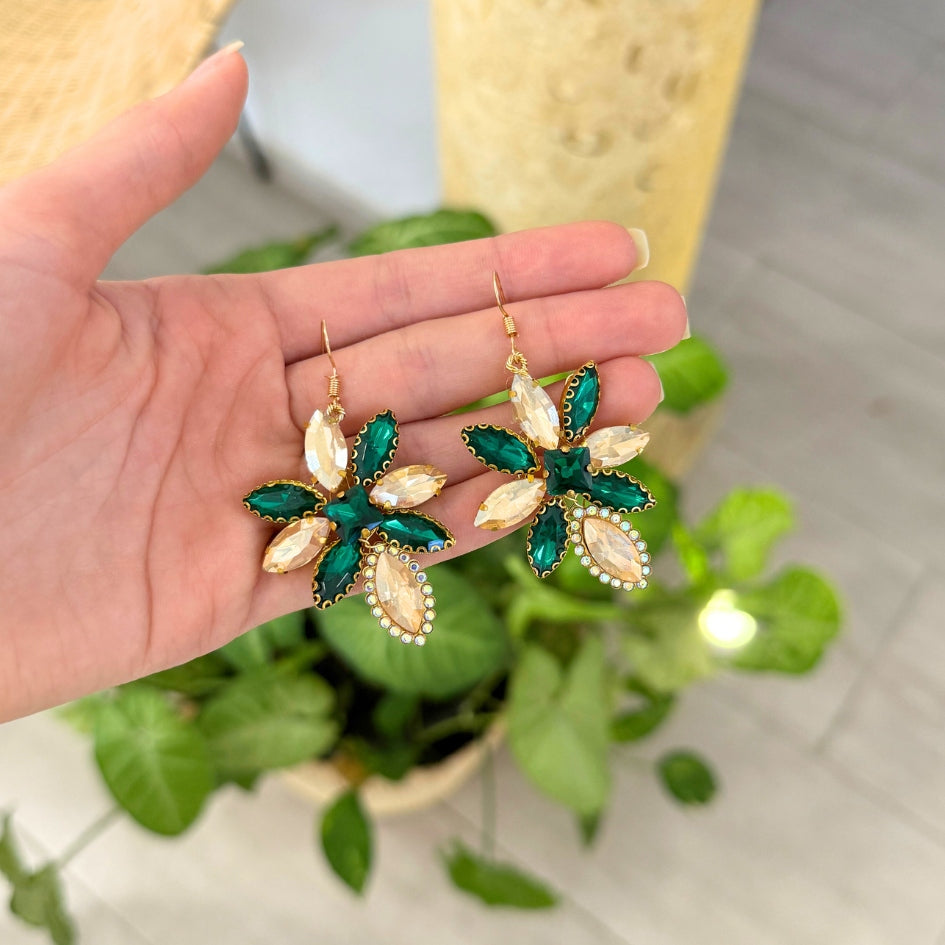 Boucles d’oreilles florales vertes dorées