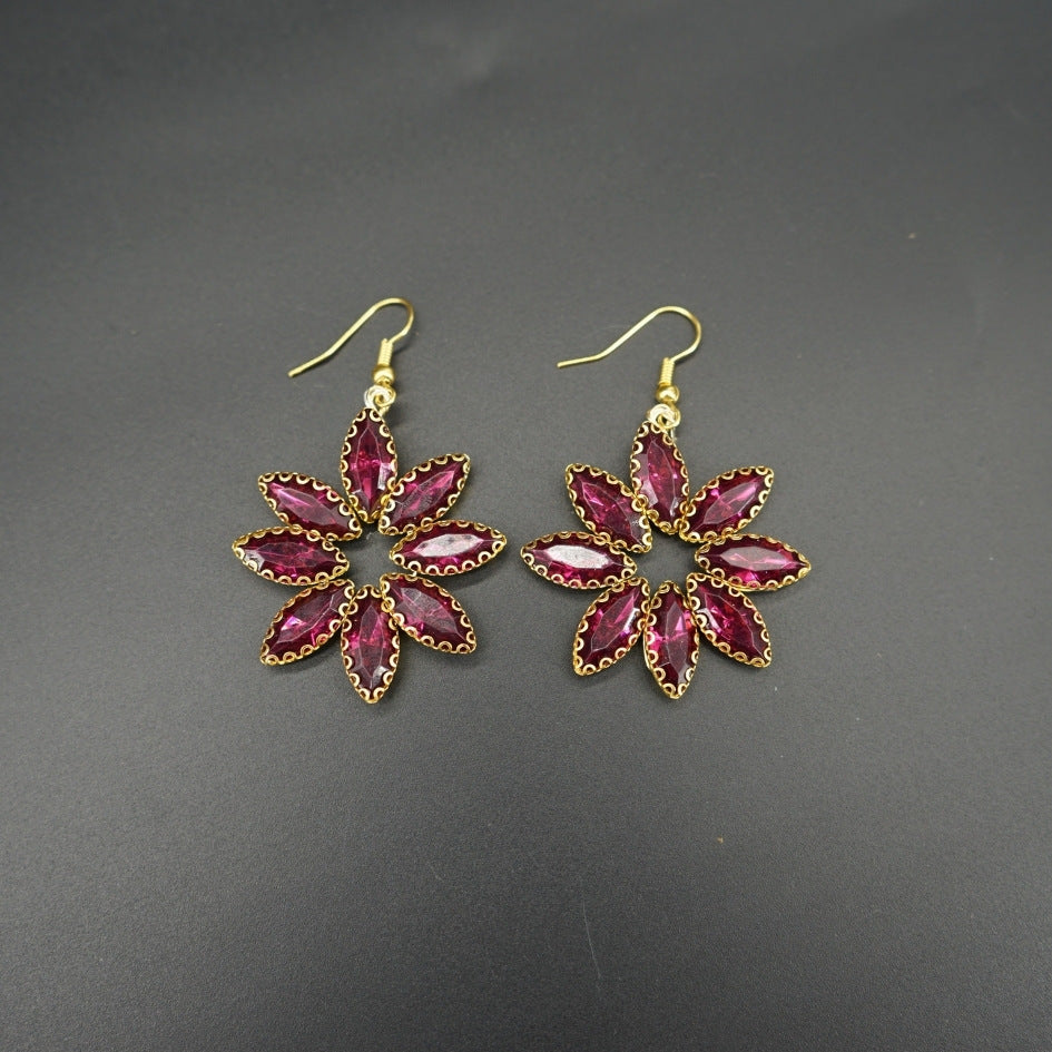 Boucles d'oreilles scintillantes avec design floral en strass mauve