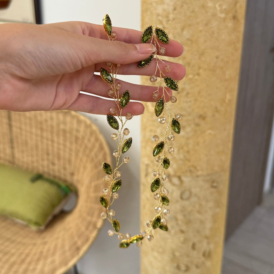 Broche avec boucle d'oreille de mariage vert