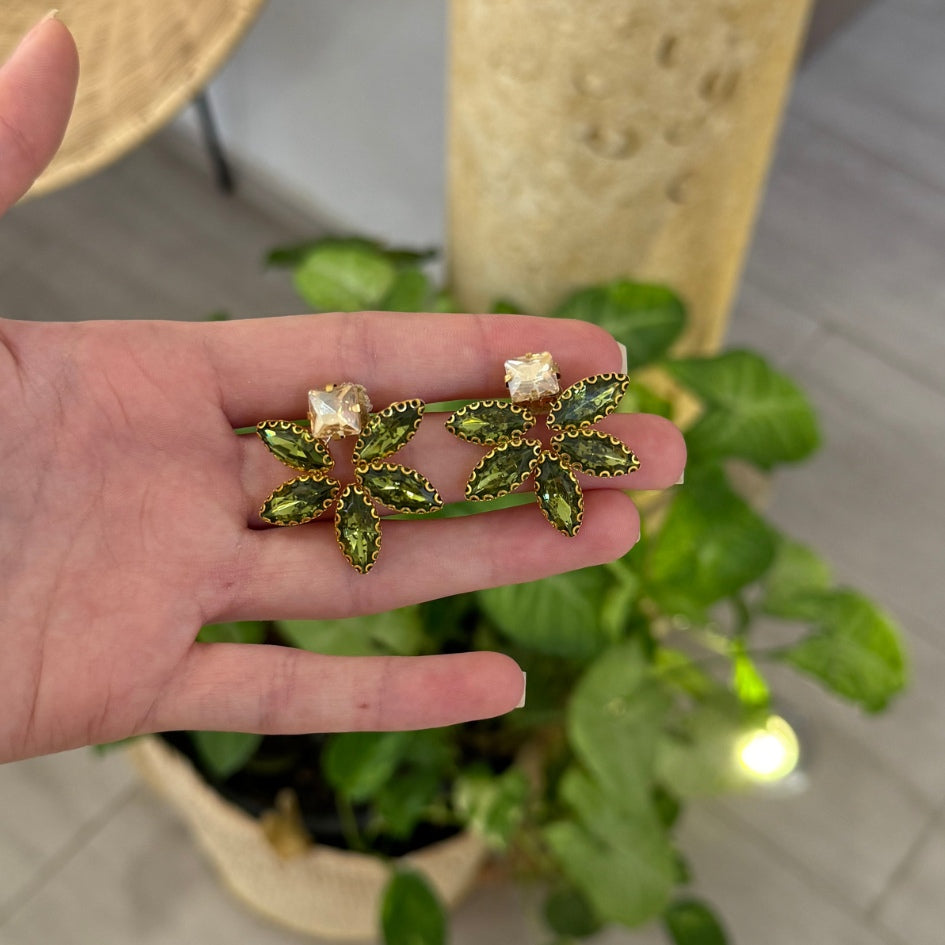 Broche avec boucle d'oreille de mariage vert
