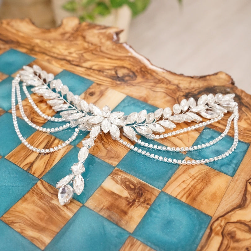 Broche blanc modèle Swarowski