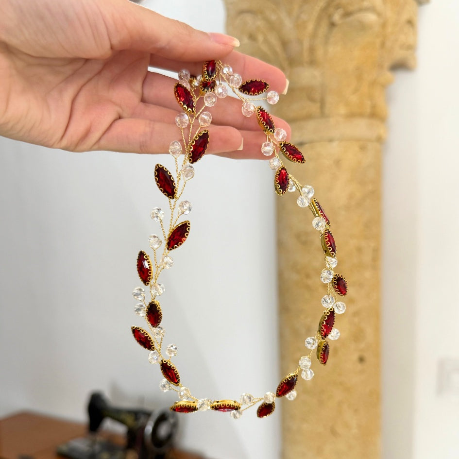 Broche cheveux dorée feuilles rouges et perles cristal B