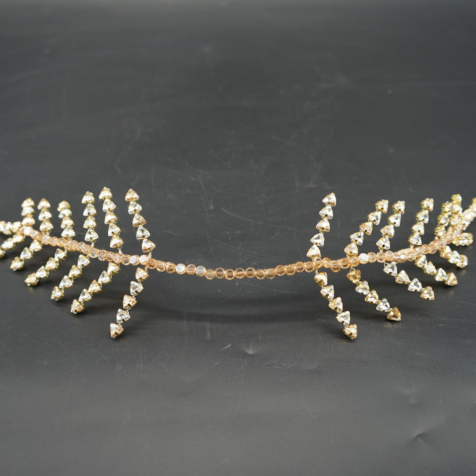 Broche de mariage dorée aux cristaux raffinés