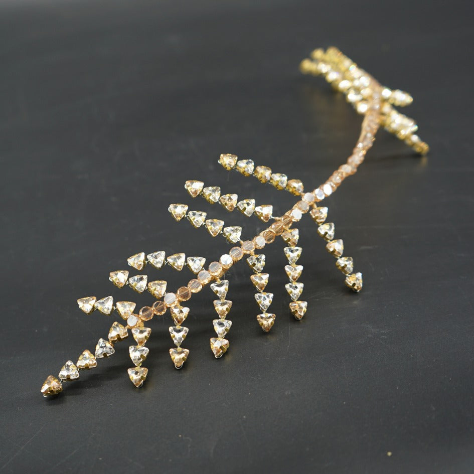 Broche de mariage dorée aux cristaux raffinés