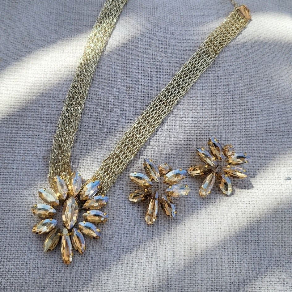 Parure collier doré fleurs cristaux