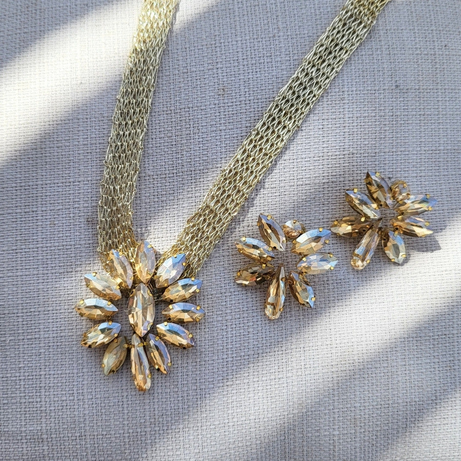 Parure collier doré fleurs cristaux
