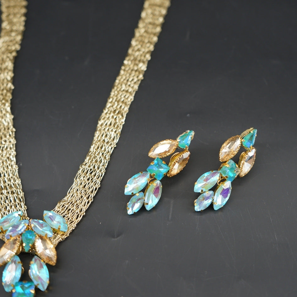 Collier bleu doré cristaux élégant
