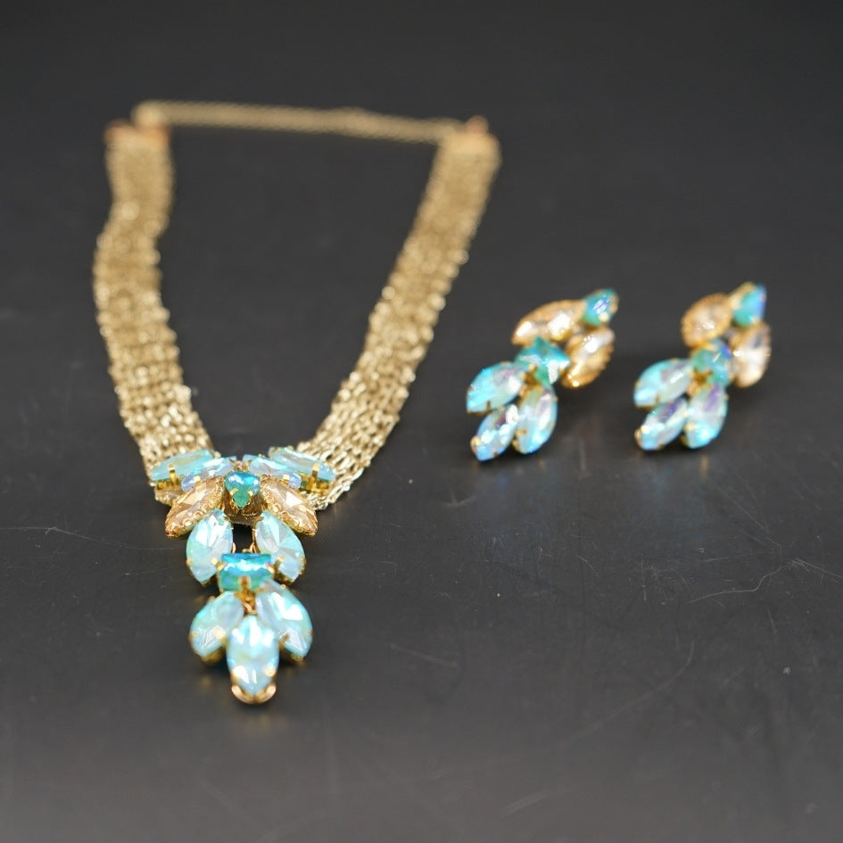 Collier bleu doré cristaux élégant