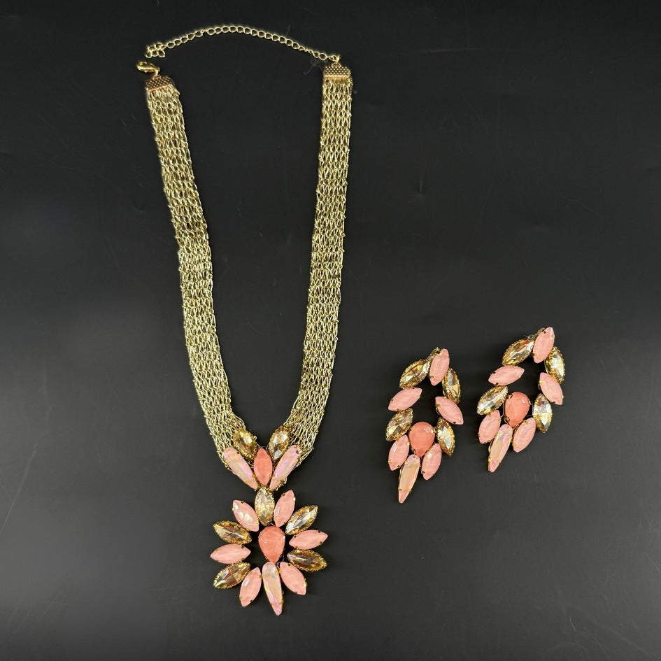 Collier rose doré cristaux floral