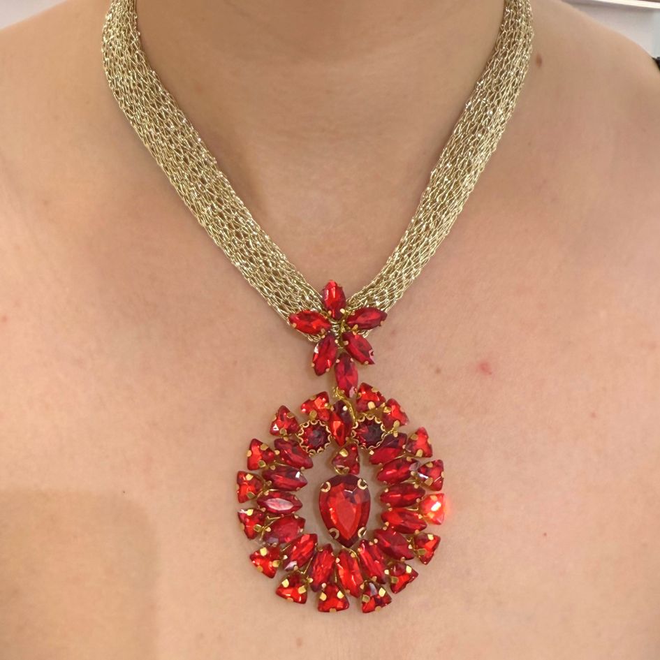 Collier doré rouge cristal floral élégant