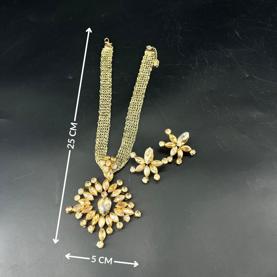 Parure collier et boucles d’oreilles dorée avec cristaux champagne