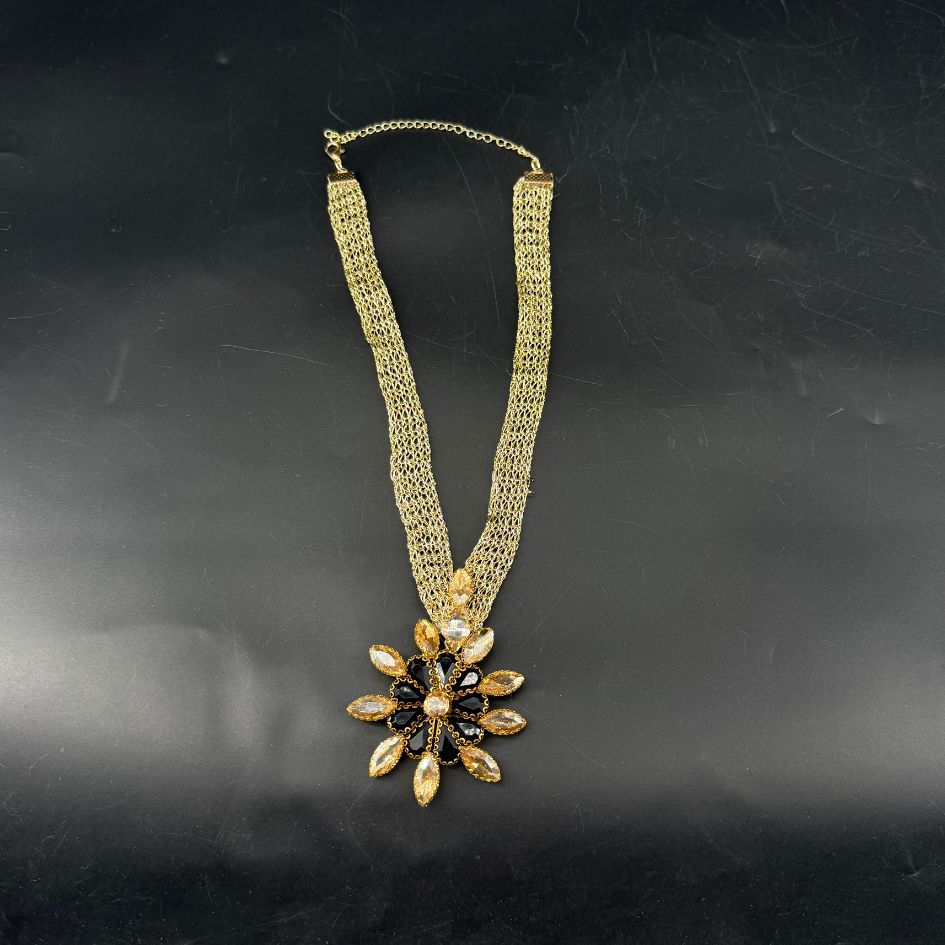Parure collier et boucles d’oreilles dorée noire avec cristaux champagne