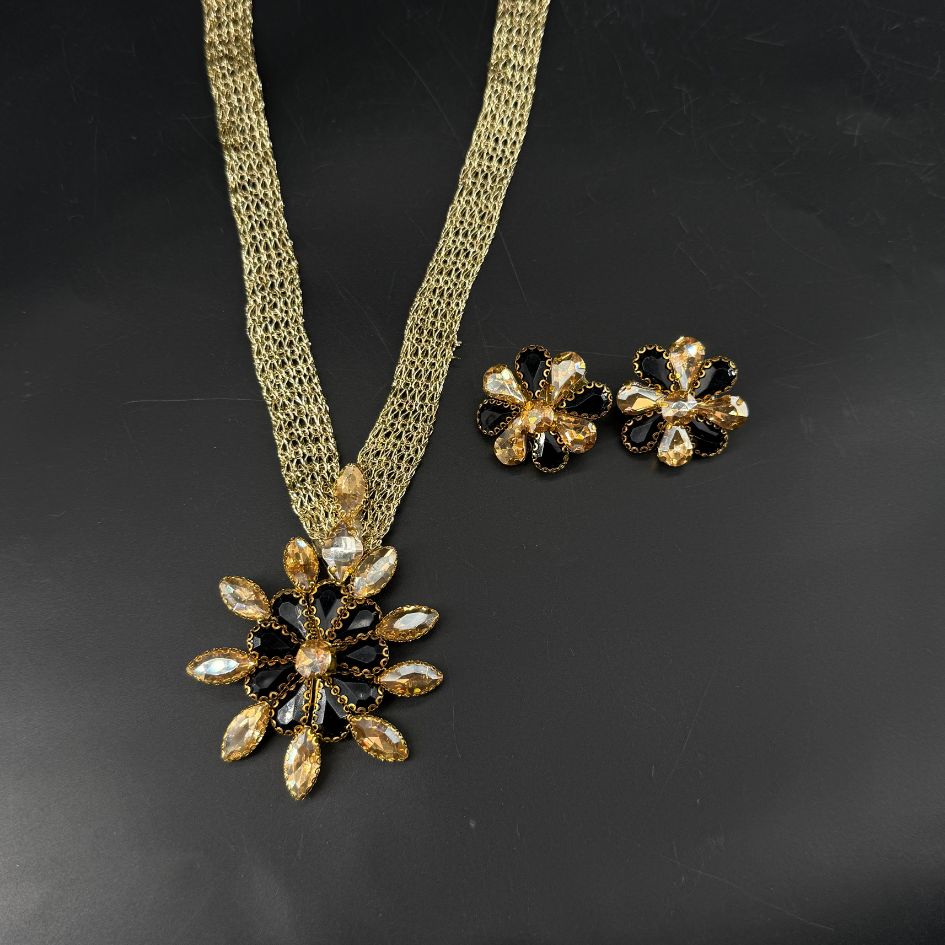 Parure collier et boucles d’oreilles dorée noire avec cristaux champagne