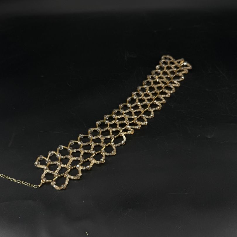 Collier choker doré ajouré avec strass scintillants
