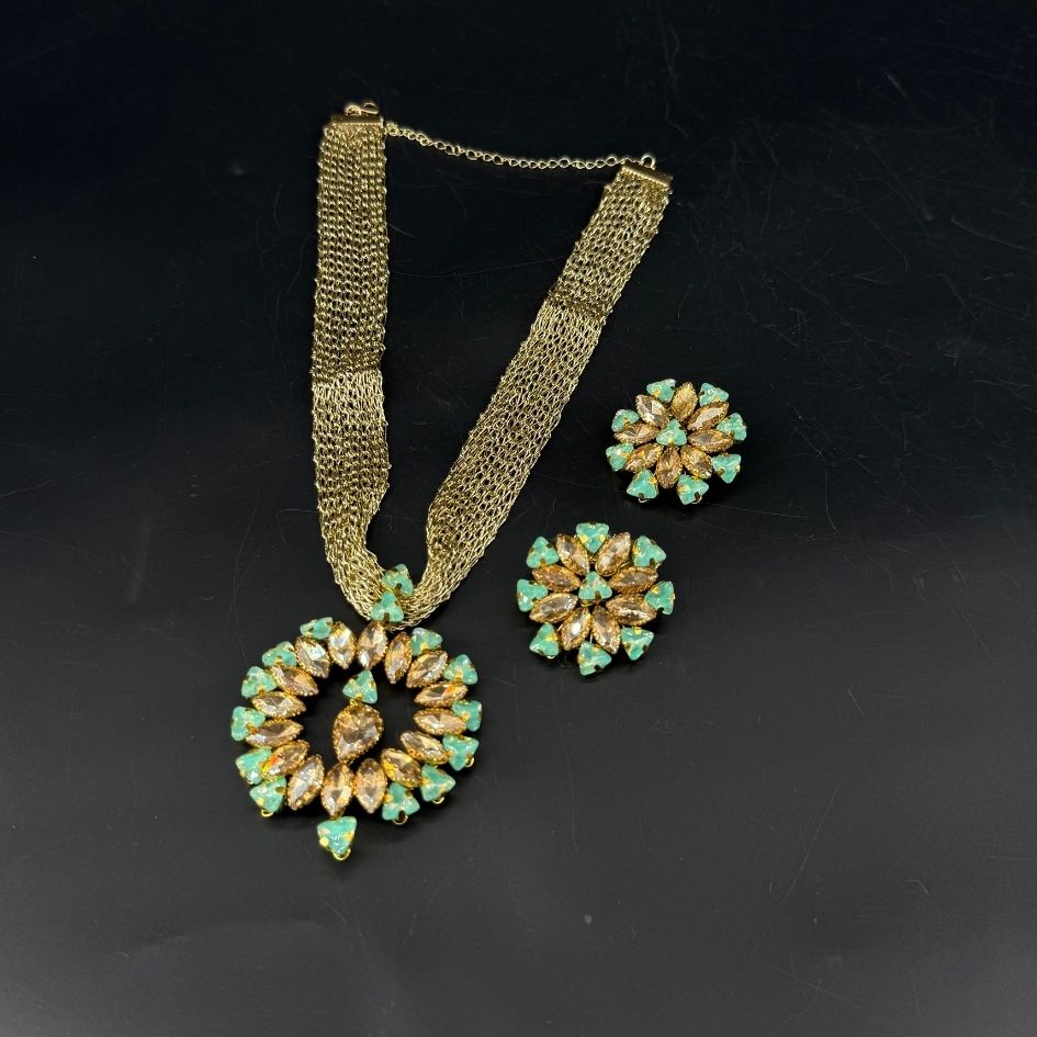 Parure collier et boucles d’oreilles dorée avec cristaux turquoise