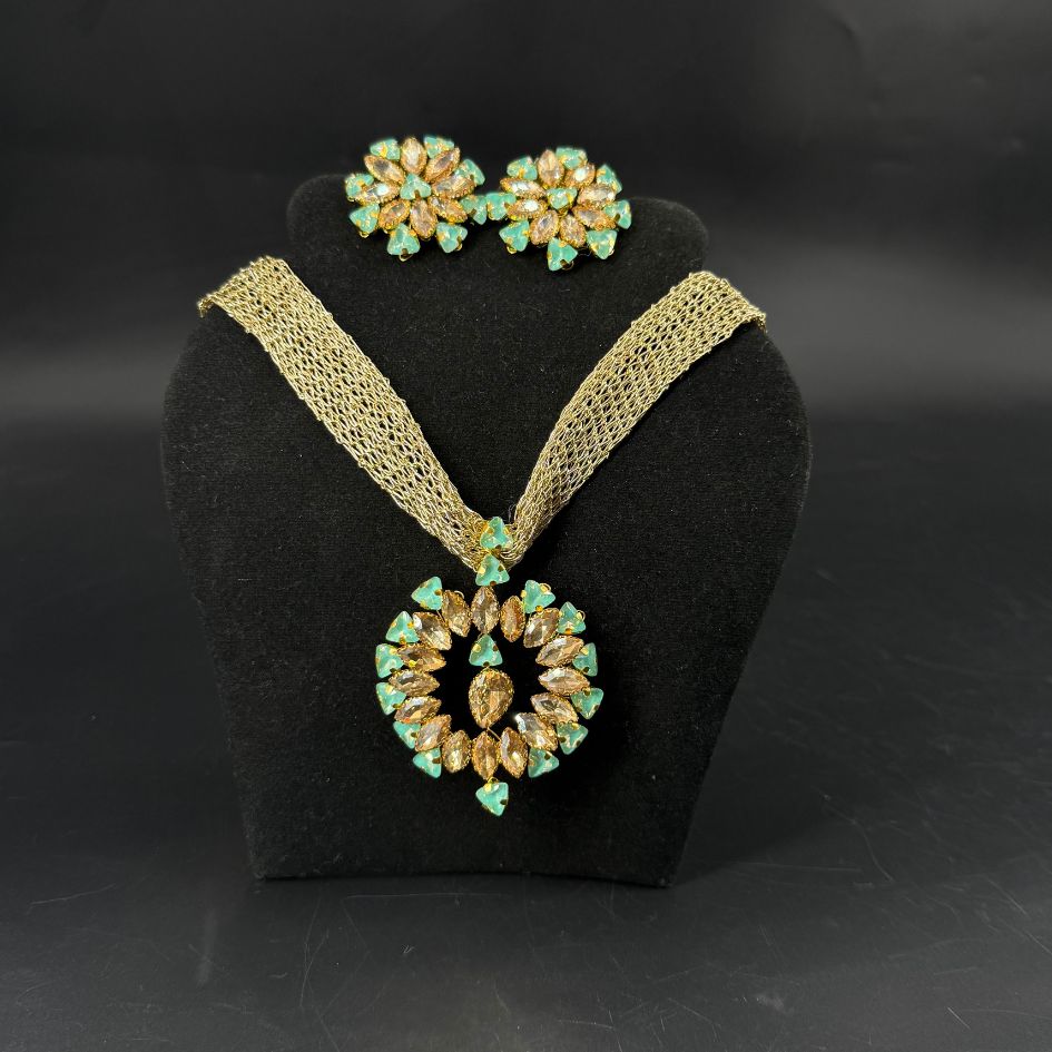 Parure collier et boucles d’oreilles dorée avec cristaux turquoise