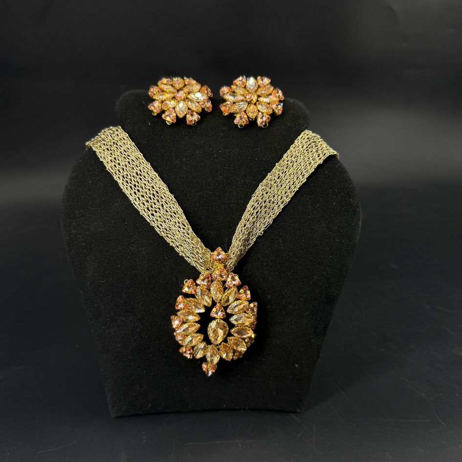 Parure collier et boucles d’oreilles dorée avec cristaux champagne