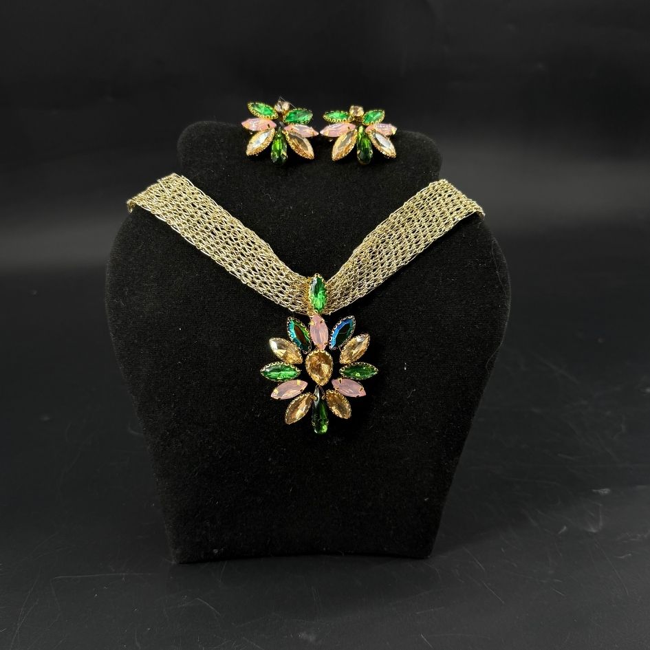 Parure princesse avec couronne collier et boucles d'oreilles aux cristaux verts et roses
