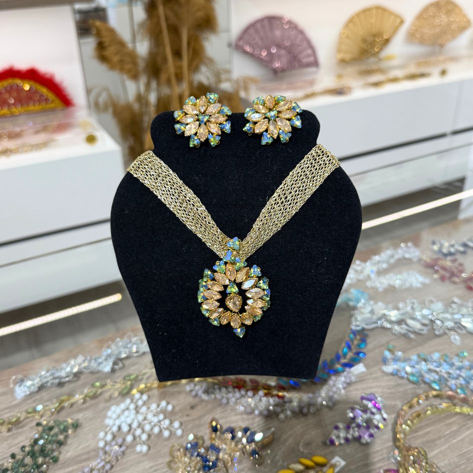 Parure de Bijoux Dorée Fleur Cristaux Multicolores