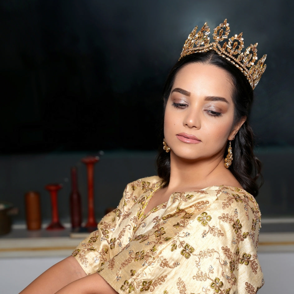 Couronne de mariage dorée à motif feuillage