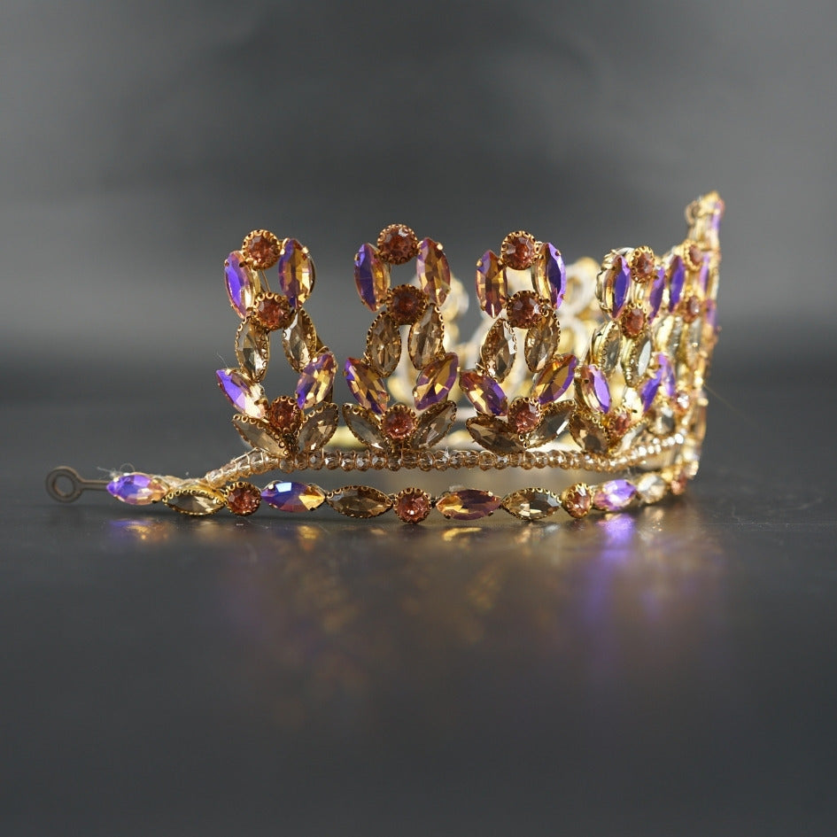 Couronne dorée violet ambre cristaux luxe