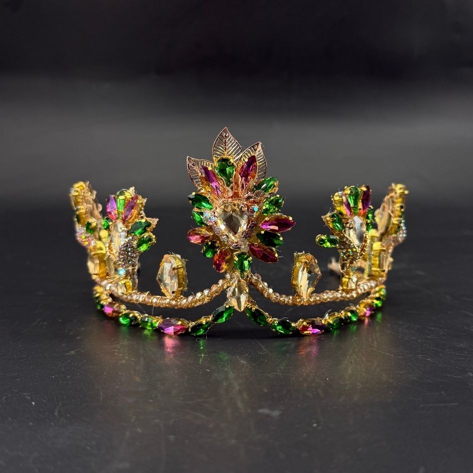 Couronne princesse dorée multicolore avec cristaux et feuilles décoratives