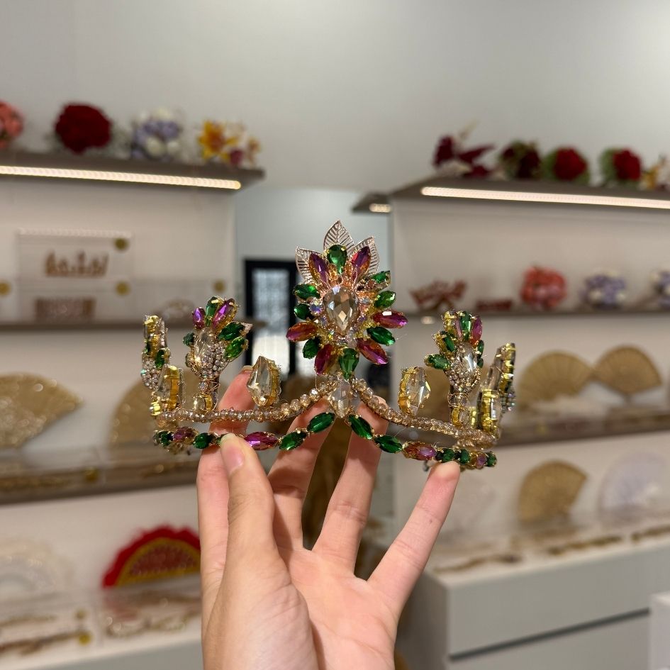 Couronne princesse dorée multicolore avec cristaux et feuilles décoratives