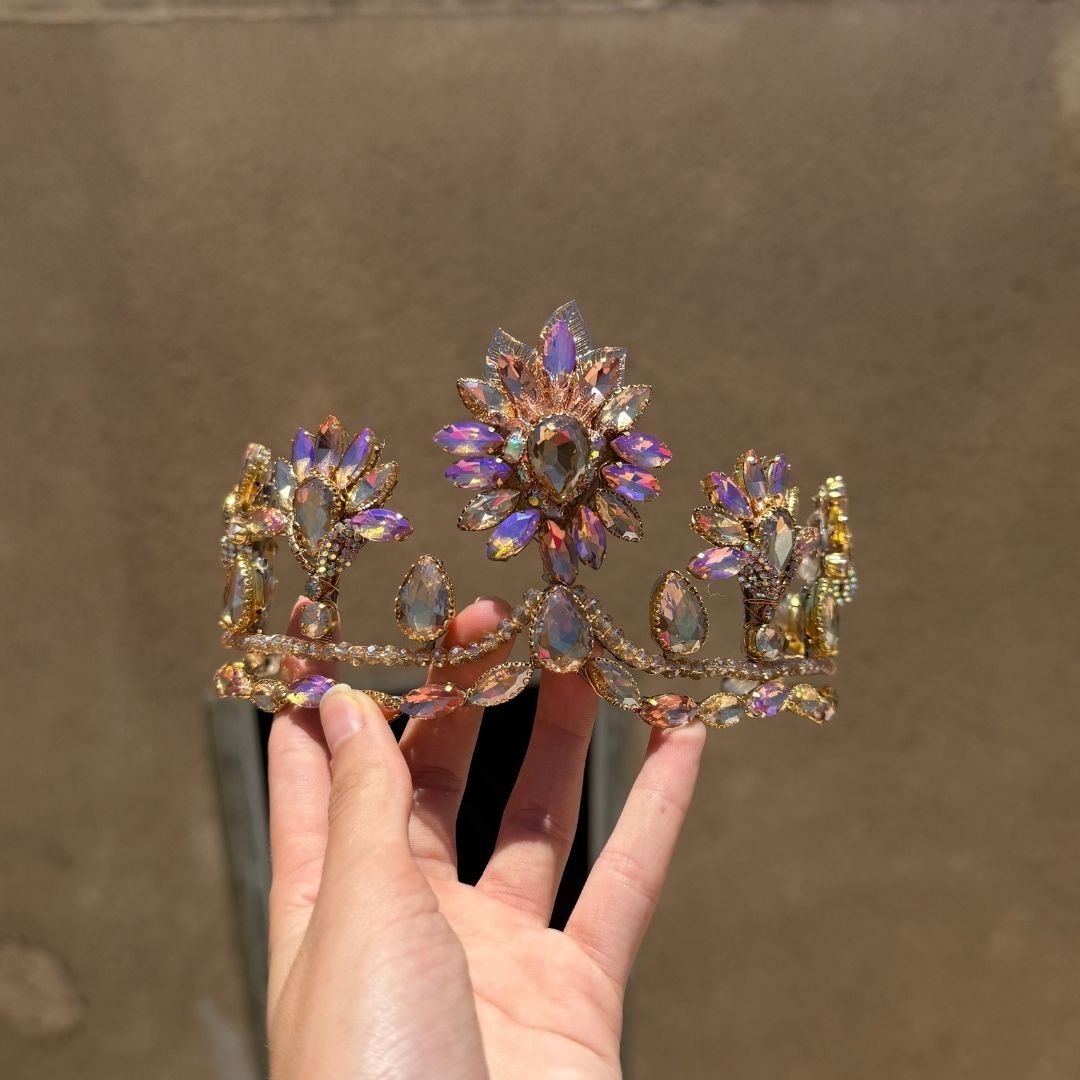 Couronne princesse dorée avec cristaux irisés